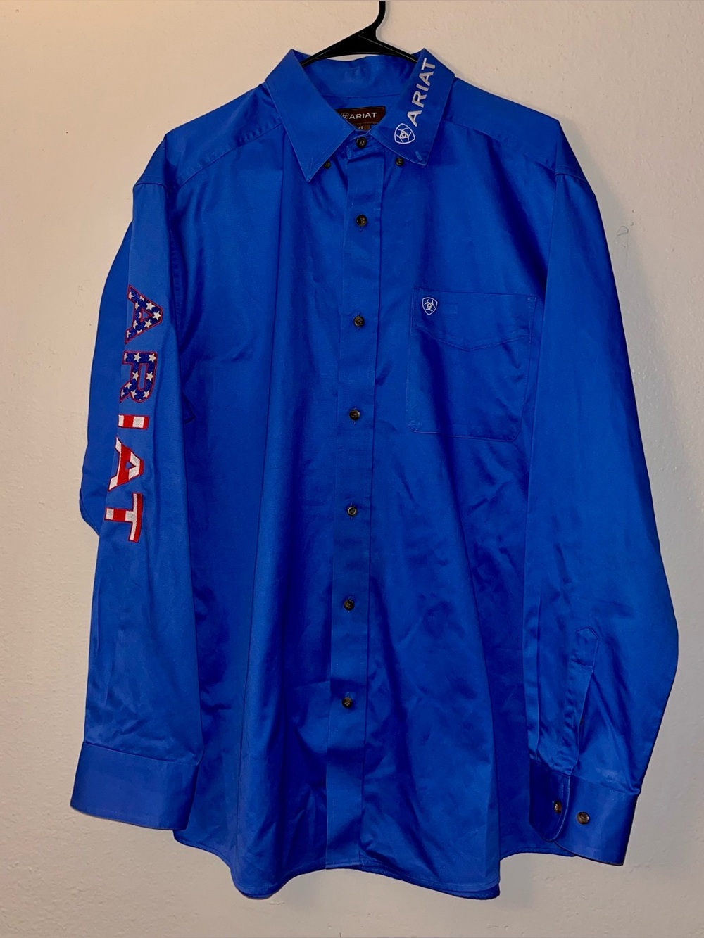 Ariat Twill American Flag Logo Button-Up Shirt (L)